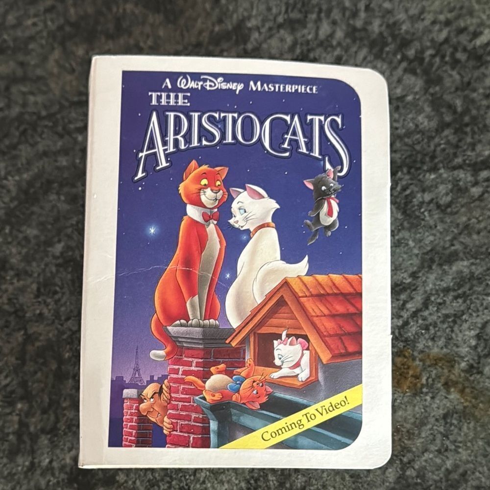 Disney The Aristocats X McpDonslds happy meal toy VHS MINI CASE WITH TOY